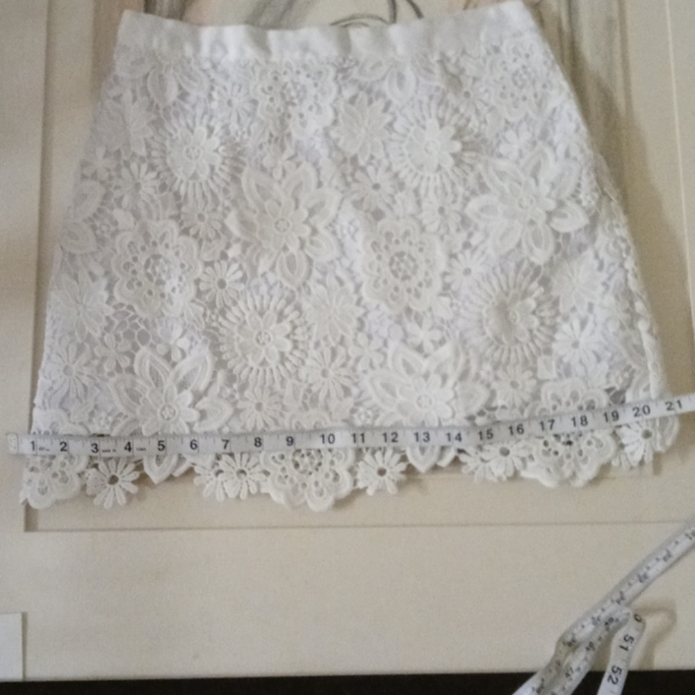 TOPSHOP White Lace Overlay MiniSkirt - Picture 10 of 10